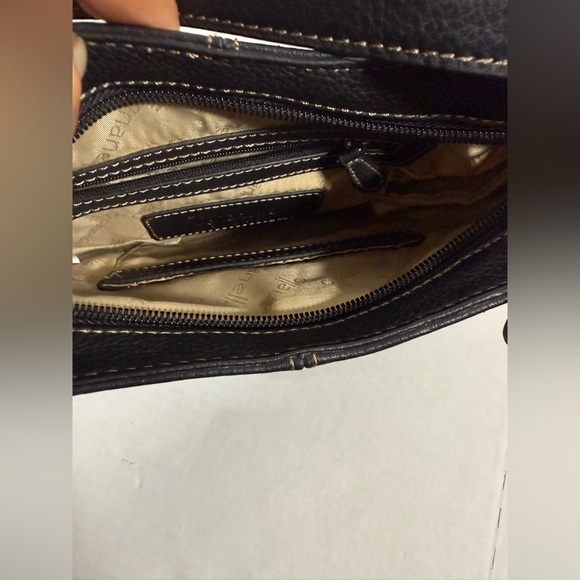 Vintage Tignanello Black pebbled Leather Crossbody w/ Key Chain - Picture 6 of 13